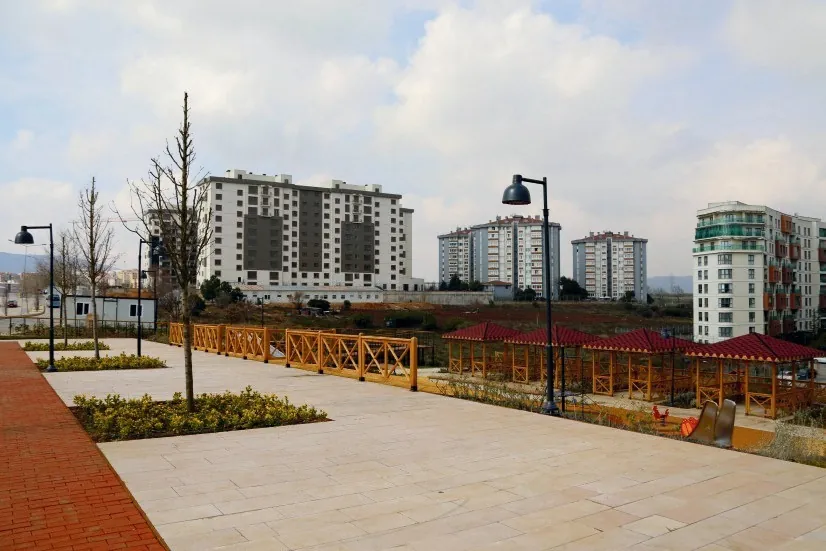 Pendik Yenişehir Oyun Parkı — Meydan ve açık alan düzenlemesi