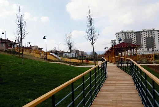 Pendik Yenişehir Oyun Parkı — Yaya erişimi ve peyzaj