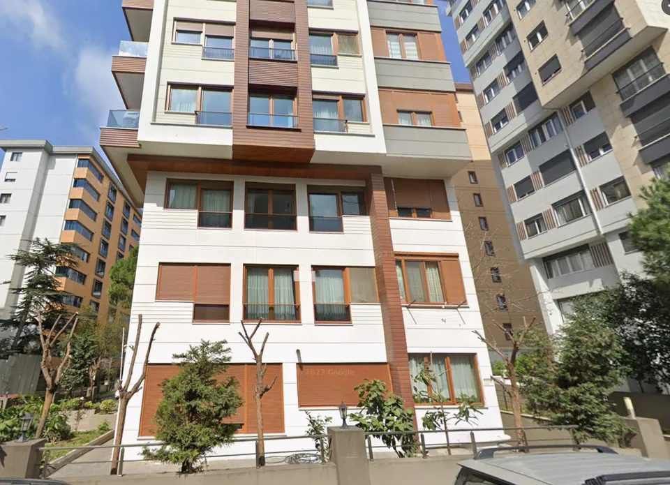 Yonca Apartmanı — Ön cephe ve balkon detayları
