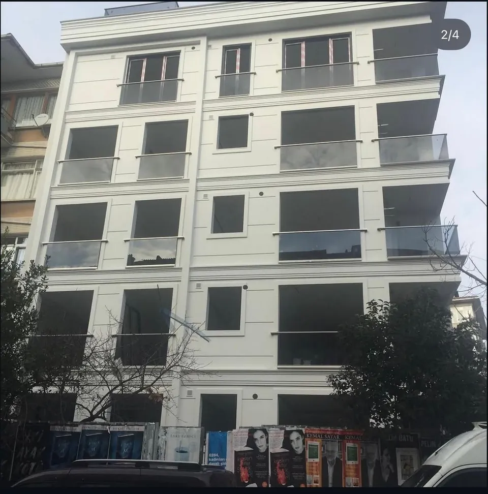 Zümrüt Apartmanı — Zümrüt Apartmanı dış cephe görünümü